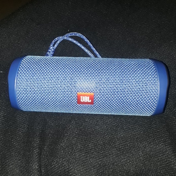 A jbl flip 4 speaker - Picture 2 of 8